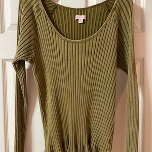 Knox Rose olive green long sleeve ribbed top.